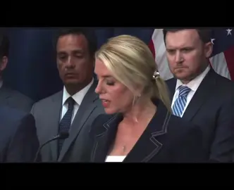 🚨ÚLTIMA HORA🚨: El gobierno de Estados Unidos dice que “desmantelará a todas las organizaciones narcoterroristas” incluidos el Tren de Aragua y el Cártel de los Soles, según ha informado la Fiscal General de EEUU, Pamela Bondi. « También envió un ÚLTIMATUM a Maduro y reveló que investigan los puentes aéreos para traficar droga desde Venezuela: “Seguiremos luchando hasta que todos los jefes de los cárteles estén tras las rejas, en prisiones estadounidenses de por vida”.