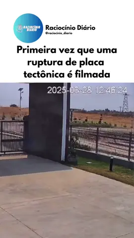 A Terra se mexeu — e pela primeira vez, a gente viu isso acontecer. Uma falha tectônica em movimento foi registrada por câmeras em Myanmar. A natureza mostrou sua força invisível… e assustadoramente real. 👉 Já tinha visto algo assim? Comenta aí o que você sentiu vendo isso. ⚠️ Segue o @raciocinio_diario pra mais fatos que sacodem a cabeça (ou o planeta). #terremoto #falhatectonica #mundoinsano #natureza #raciociniodiario   