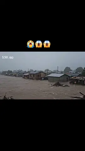 Pagbangon sa umaga, ito ang bumungad. 😭 Isang buong komunidad na nilalamon ng ilog. Sobrang sakit panoorin. #Baha #Pilipinas #Tragedy #DisasterPH #ClimateChange