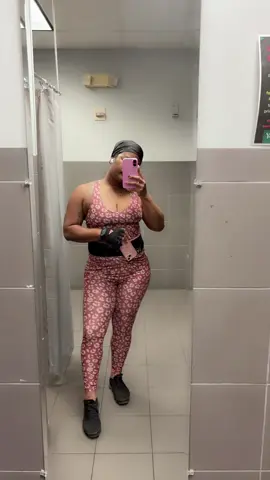 Day 2: feel good ➝ look good 💪🏾✨ #gym #blackgirlmagic #gymgirlsoftiktok 