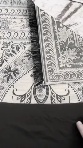 Namazda ağlamanın günah olduğunu biliyorum lakin çok yoruldum Rabbim 🤲🏻🥲🥀 #duaşükürsabır #duaşifadır #ıslandıseccademgözyaşlarımla 