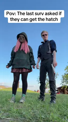 Yes, we have a nod version too. If i seem drunk don’t worry guys, it was evening at the last con day😎 Susie: @snow 🩷 #dbd #deadbydaylight #dbdcosplay #legion #wesker 