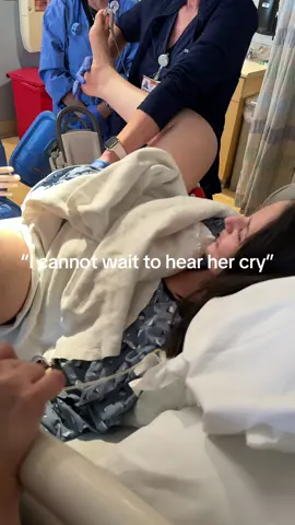 When you’re in Labor, don’t push…. LAUGH! It’s more effective 🫢😂  I had only been bushing for 2-3 contractions before this happened  #pregnancy #laboranddelivery 