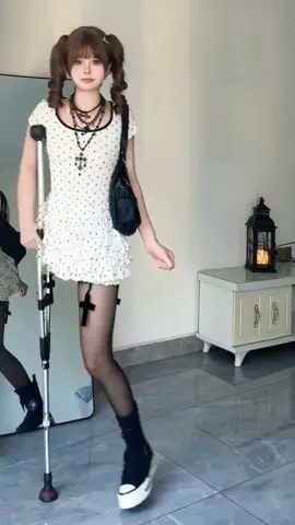Plot twist: Your future GF has one leg and 1oo% more personality than your ex. Want to see our first date outfit? DM me and I'Il send it.💛#fyp#virl#girl#single#disability#leg#tiktok#viral#fouyou#OOTD 