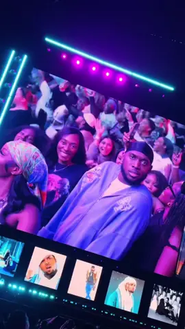 Someone had to keep the crowd entertained during outfit changes 😮‍💨 S/O @iamdjfresh for the serious tracklist😂 #breezybowl #toronto #chrisbrown #rogersstadium 