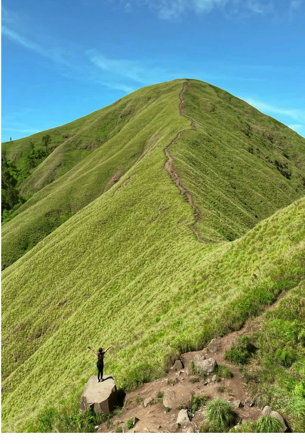 private trip bukit anak dara dapat drone sepuasnya🤩🤩🤩 #bukitanakdara1923mdpl #anakdaratanjakancinta #bukitanakdara #sembalun #privatetrip 