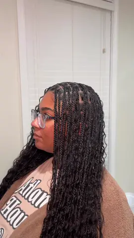 Where My Boho Girls At ??  Ya Still Loving Boho Trend Or Ya Over It ??  September Appointments Available Use Link In Bio To Schedule An appointment with me.  #kstylesbykeisha #atlantabraider #roswellbraider #bohoknotlessbraids #braidstyles 