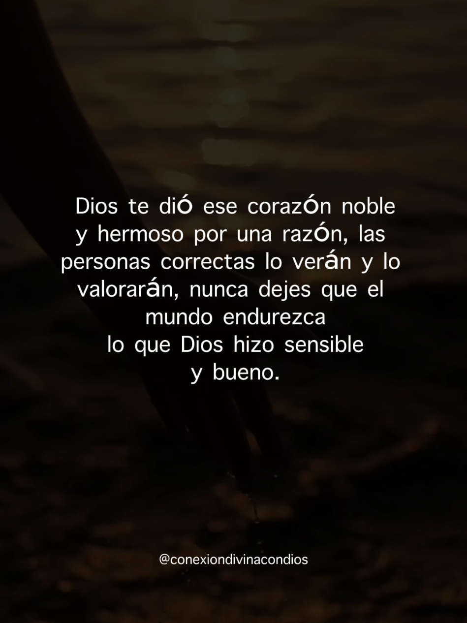 Ese corazón noble y lleno de bondad que Dios puso en ti es un regalo especial, y aunque el mundo a veces intente endurecerte, recuerda que las personas correctas sabrán verlo y valorarlo como merece.  Nunca cambies tu esencia, porque lo que Dios hizo sensible y bueno en ti tiene un propósito eterno.   Sígueme para más mensajes que fortalezcan tu fe  y Doble toque si te gustó ❤
