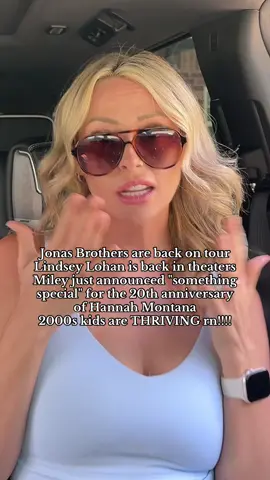 The 2000s called… and we answered. 🙌💖 #millennialmoms #chelsieashley #y2knostalgia #ipodsongs #y2kmusic 