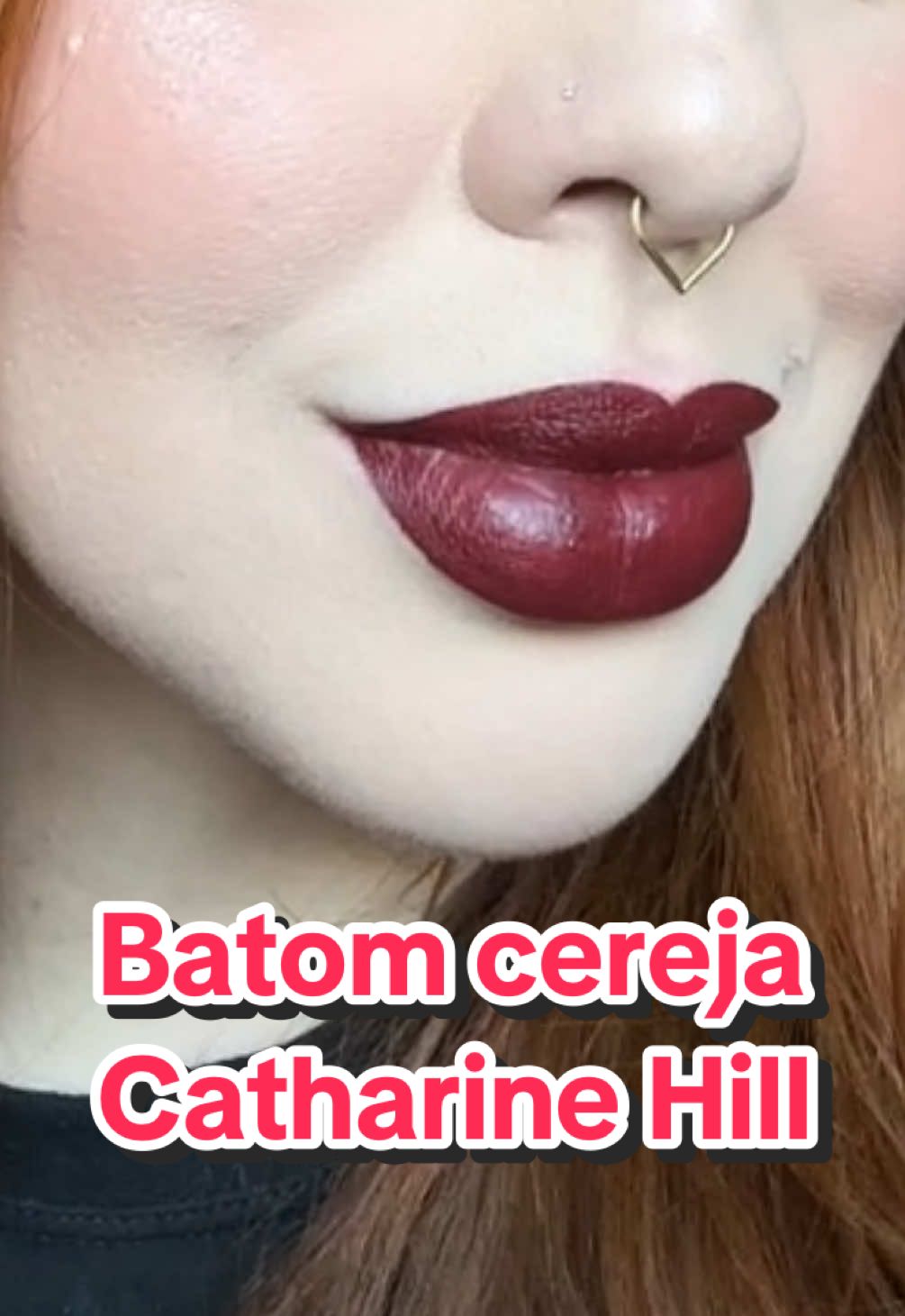 O batom cereja mais lindo do mundo! 🍒 @Catharine Hill  🩵 #batomcereja #catharinehill #cherrybreeze #redlips 