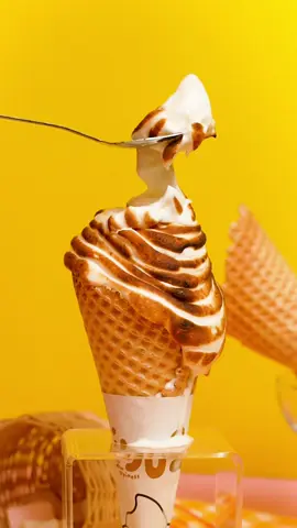 Yeay! akhirnya yang ditunggu Luvyue hadir! 🍦 #EsKrimBakar dari @xiyue.indonesia siap bikin hati Luvyue terus membara karena sensasi hangat dinginnya di mulut itu bikin ketagihan terus. Kok bisa Es Krim tapi di bakar? 😲 penasaran kan.. Yuk! Luvyue siap-siap buat serbu #EsKrimBakar di outlet  @xiyue.indonesia yang terdekat yaaa!  #xiyueasliindonesia #EsKrimBakar #mbvgroup 