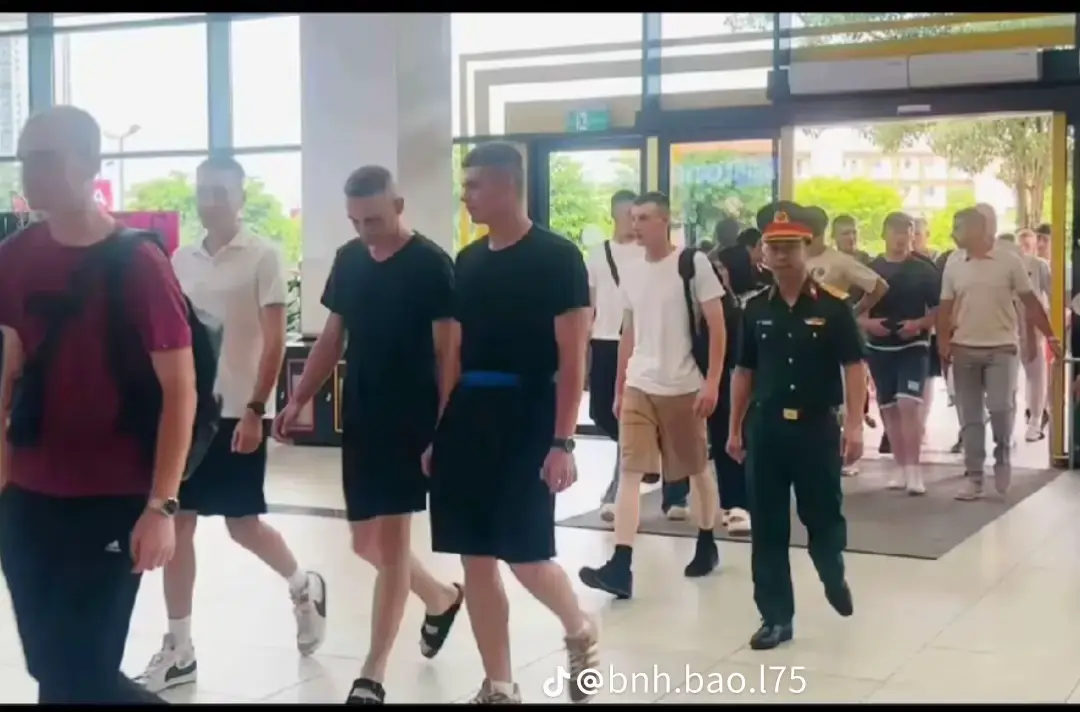 Cùng đoàn ae hót nhất A80 đi siêu thị 