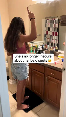 It doesn’t leave your hair oily either 😍 #forchics #forchicshairgrowth #hairgrowthtips #hairgrowthoil 