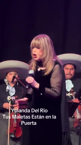 #tusmaletasestanenlapuerta #yolandadelrio