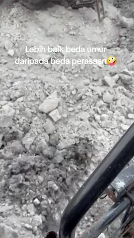 Beda umur beda gaya🤫 #berandatiktok #kulitambang👷 #story #fypage #xcyzba 