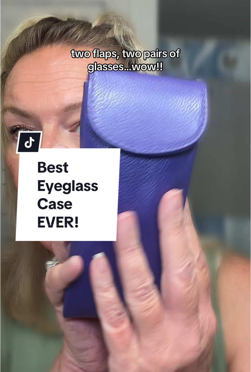 Amazing!! #giftedbyilinewyork @ili New York #doubleeyeglasscase #eyeglasscase #girlsthatwearglasses #glasses 
