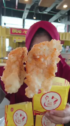 Emang paling Mantap Jalan-jalan ke CITIMALL SAMPIT, Jajannya CHICKEN DUG-DUG 🍗🍟. 📝Varian MENU di CHICKEN DUG-DUG: 🍗 Ayam Dug-dug 🍟 Kentang goreng  🥔 Singkong goreng 🍡 Bakso goreng  🥟 Siomay goreng  🦞Otak-otak 🌭 Sosis goreng 📍 CHICKEN DUG-DUG CITIMALL SAMPIT, lantai 1 bagian KULINA KITCHEN 🕰️  SETIAP HARI. 10.00-22.00