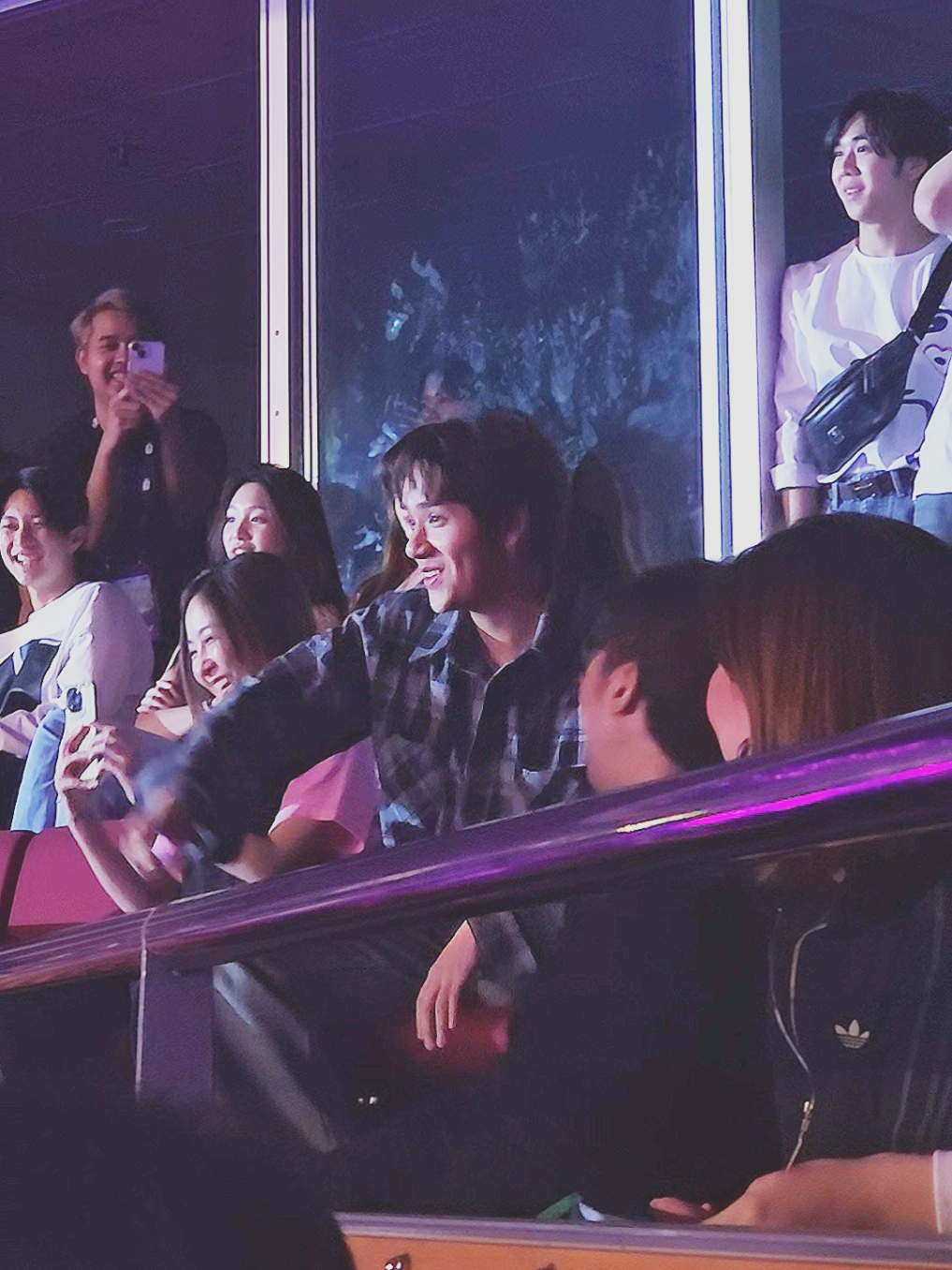 โซนดีโซนทองคำ อยู่ติดศิลปินและพี่ถาตึกอโศกไปเล้ยยยย😂 #GFRunTheWorldConcert #GeminiFourthConcert #gmmtv #รีวิวที่นั่งอิมแพ็ค #foryou 