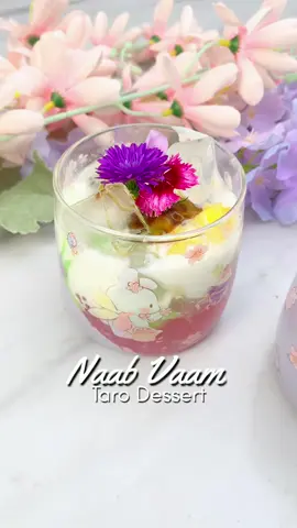 Dessert seger khas Vietnam🩷 rasanya mirip bgt sama cendol. Seger, gurih khas santan nya berasa bgt.  Cobain deh. Segelas ngga akan cukup. Apalagi pas lagi panas2 nya  cuaca🩷🩷 . Cookware dapur, pilihanku tidak berubah. Selalu @Steincookware Official Store yang dihati 🩷 pilihan terbaikku🩷 . ROSE saucepan 16 cm @steincookware  Panci Premium Tebal dan Non Stick Dilengkapi dengan Silicone Lid  disekelilingnya menjadikan ROSE SERIES series lebih Premium dan Elegant.  . Granit Caserolle 20cm KAPASITAS 2 LITER ✅total 7 Lapis Granit German ✅PFOA FREE, CADMIUM FREE, LEAD FREE ✅Anti Lengket ✅Baby Friendly . Naab vaam taro pudding by: @cookingwith_vee  . Bahan: Puding taro: 4 gr jelly bubuk 4 gr agar bubuk 1/2 sdt pasta taro 350 ml susu cair 70 gr gula 100 ml air . Cendol: 250 ml air 30 gr tepung beras 5 gr jelly 1/4 sdt garam 2 sdt kental manis tetes pewarna hijau . Santan: 350 ml santan 250 ml susu cair 1 lbr daun pandan, simpulkan 1/2 sdt garam . Kinca: 300 gr gula merah 1 sam gula pasir 50 ml air 1 lbr daun pandan, simpulkan . Pelengkap: Selasih, rendam Nata de coco . Cara: 1. Taro: rebus hingga mendidih. Tuang dalam wadah. Setinggi 1/3 tinggi wadah. Sisihkan hingga set. 2. Cendol: siapkan wadah dng air dingin dng air es. Sisihkan. Masak semua bahan cendol. Hingga mengental. 3. Kemudian cetak menggunakan cetakan cendol diatas air es. Tiriskan. 4. Santan: rebus semua hingga mendidih. Angkat. Sisihkan. 5. Kinca: rebus semua bahan hingga mengental. Angkat. 6. Penyajian: sajikan puding taro bersama dng pelengkap, Cendol, santan, kinca dan es batu. . 📸: @elsya pake y🫧  . #minuman #cendol #cookingwith_vee_resepminuman #stein #steinselaluterdepan   