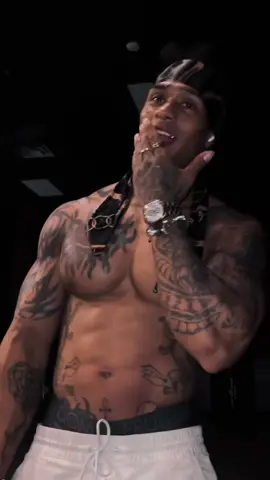 #stitch with @Achilles #rain #heyheyqueen 