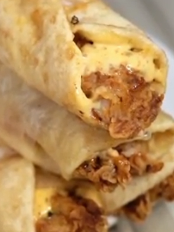 zinger paratha roll #FoodTok #foodies #tik #viralvideos 