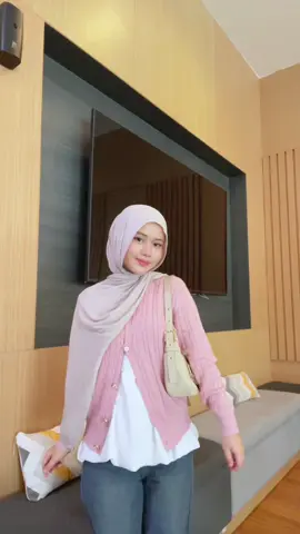 satu kaki diangkat☝🏻  #outfit #OOTD 