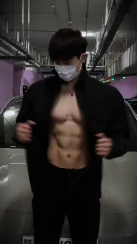 车硬人硬？ #宽肩窄腰 #健身 #腹肌 #肌肉