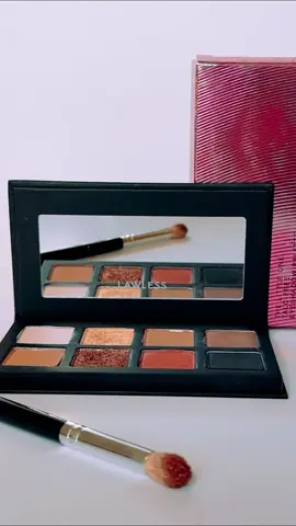 My new favorite mini palette 🤎 LAWLESS The Little One – soft yet pigmented shades for every mood✨ #beauty #makeup #BeautyTok #lawlessbeauty #thelittleone 