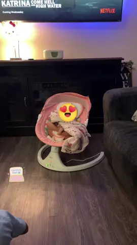 Me encanta esta silla, llevo 2 semanas con ella!! Ya la puse a la prueba y les comparto la silla pero no a mi bebé :( aún sigo en mi burbuja con mi bebé y no quiero compartirla en las redes aún!!! Pero la silla 10/10 ❤️