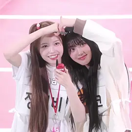 ( #saebi #koko ) kobiz sweet clingy moments at isac2025 🥺💗 MY CHOKOBIZ !!! #izna #jeongsaebi #naraikoko