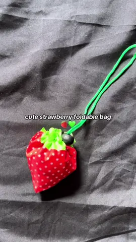 i love cute yet fucntional things, pwede rin to gamitin keychain 🥰💚🍓 #tiktokfinds #foldablebag #reusablebag 