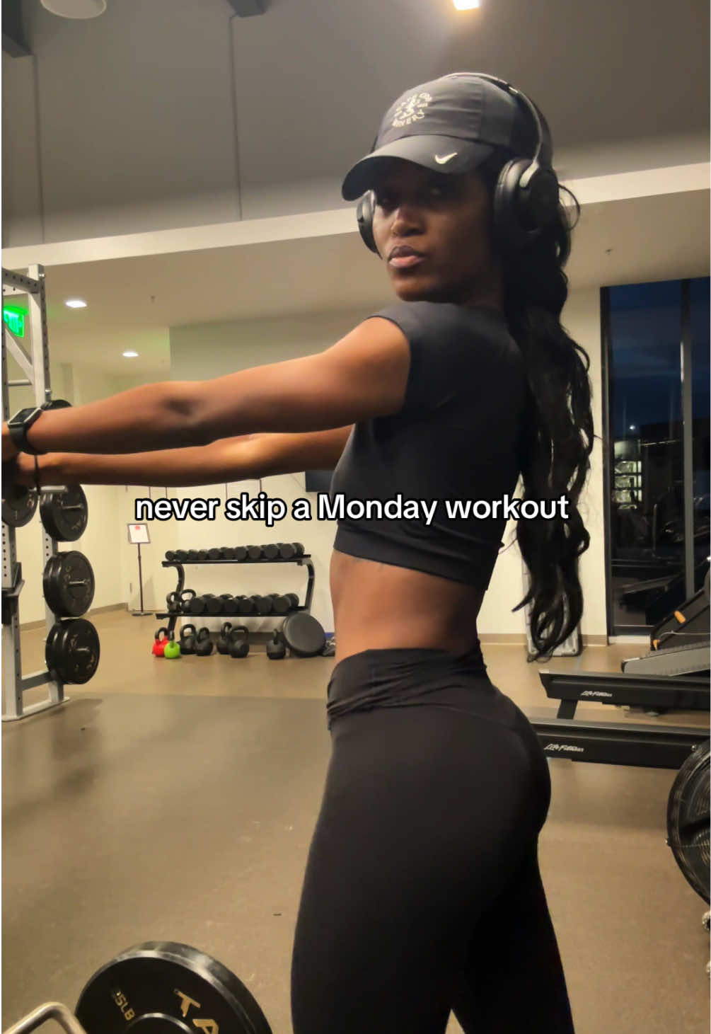 starting off the week strong! #happymonday #gym #GymTok #gymmotivation #gymgirlsoftiktok 