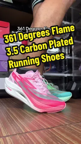 Okay ba to imismatch? 😅 Gaganda ng colorway ng 361 Degrees Flame 3.5 #runningshoes #361degreesflame3point5 #carbonplatedshoes #racedayshoes #marathonshoes 