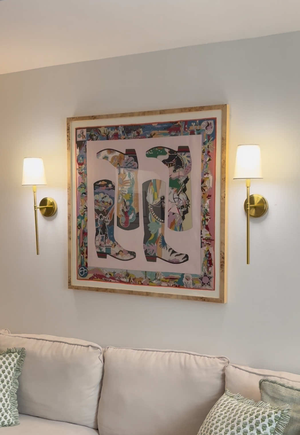 Worth the wait @Framebridge I love her!!!!! #framebridge #framedart #framedscarf #homedecor #interiordesign 