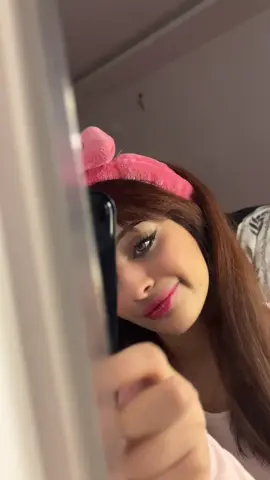 أتمنى  حبيتوا مكياجي البسيط بس لحد يعتمده لان خطأ 💕😂