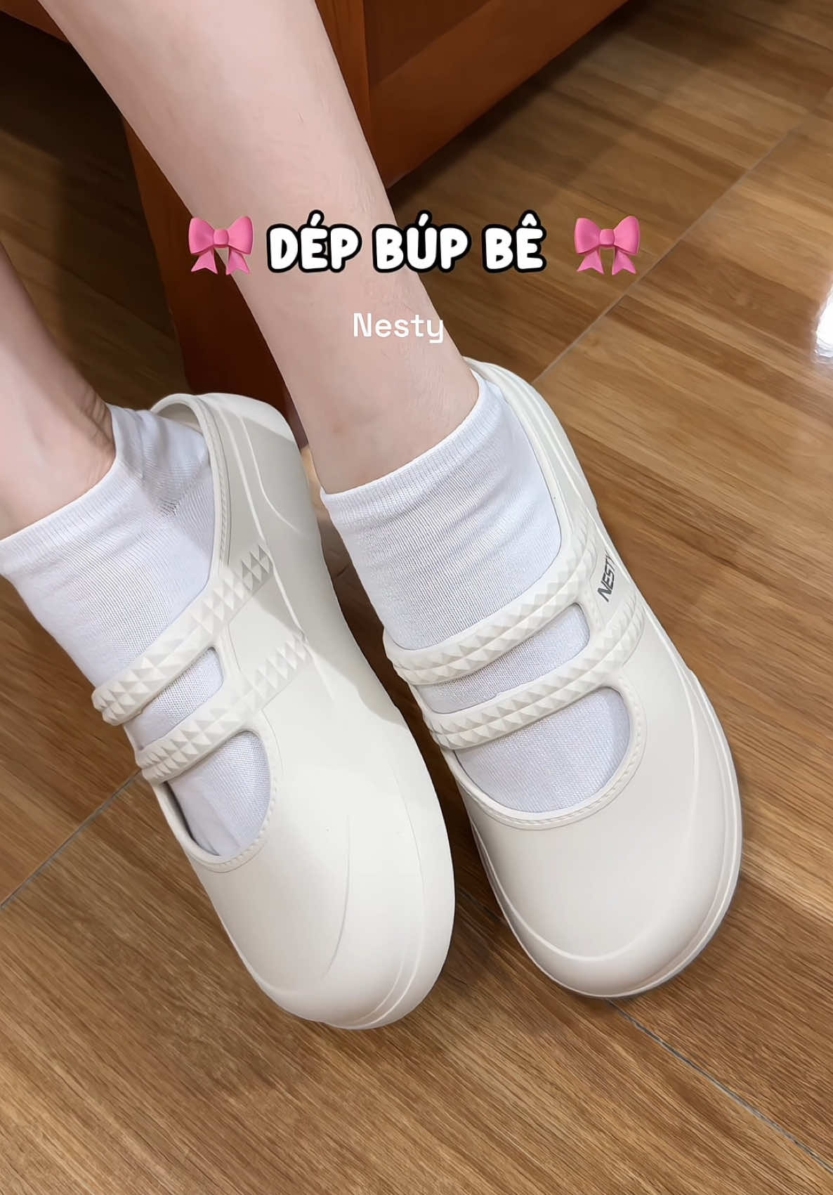 đi vào chân nhìn xinh thiệt chứ #xh #xuhuong #thuylinh1603 #dép #nesty 