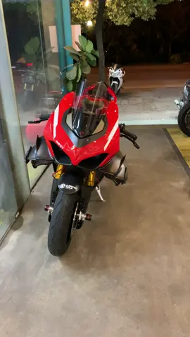 Mê cái màu đỏ này 😍#ducati #ducativ4 #ducatisuperleggerav4 #v4s #moto #motosport #pkl 