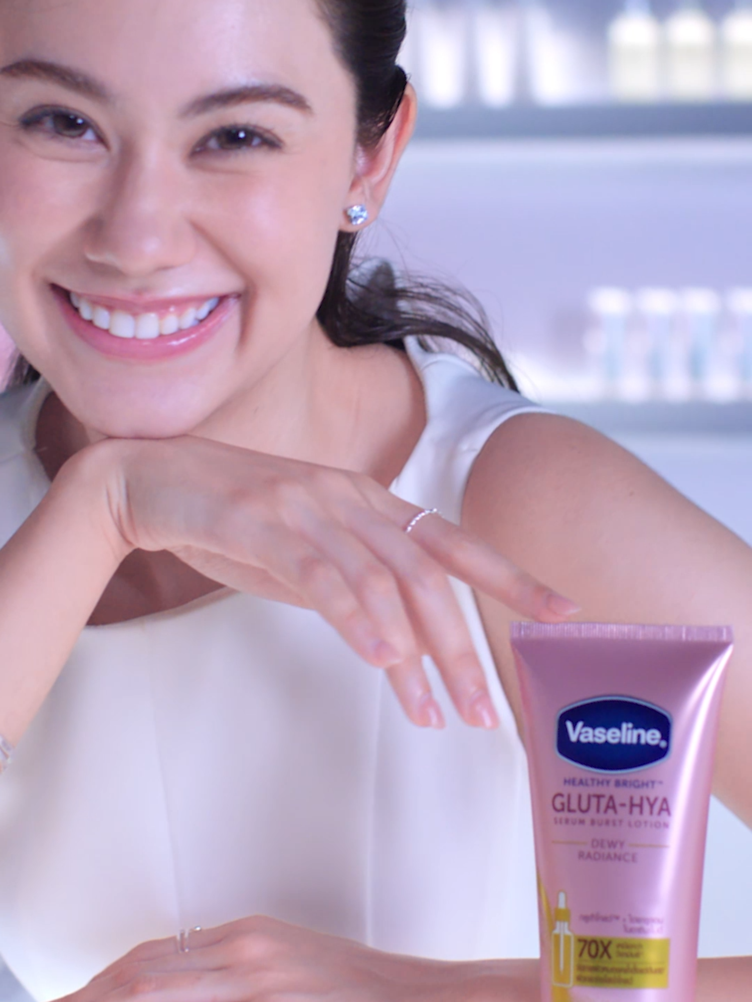 Dry and dull skin holding you back? ✨ GlutaHya Dewy Lotion with GlutaGlow + Hyaluron gives you ultra-lightweight hydration and glowing skin in just 5 days. Don’t wait for glow—make it happen. Try it now!