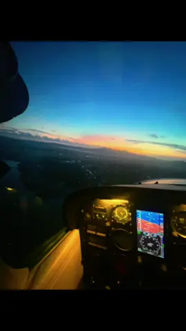 Enjoying the Lombok sunset from above🤤 #aviation #C172 