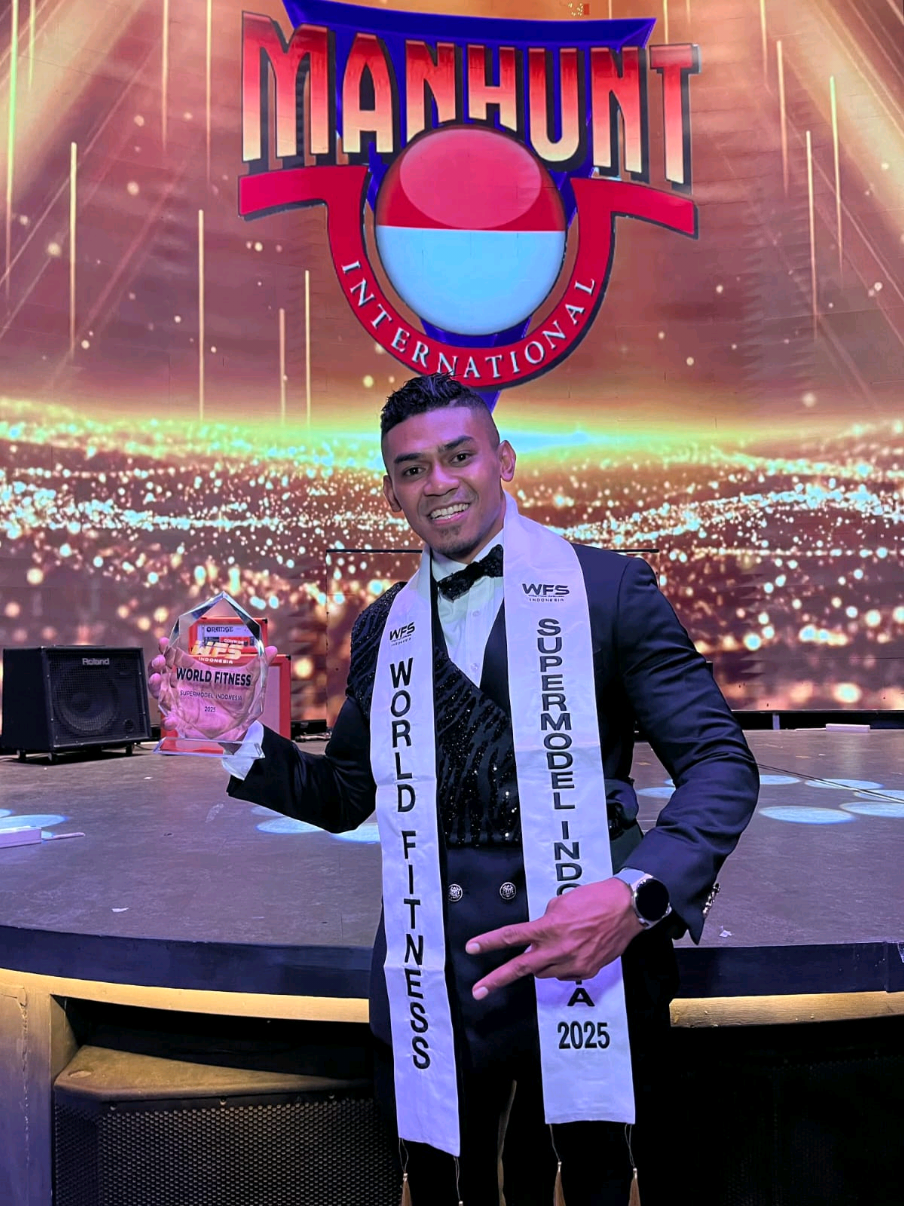 “Sehat itu lifestyle, percaya diri itu kunci!” 💫 Perwakilan Man Hunt International Indonesia asal NTT siap go internasional di Thailand September nanti 🙌 Kita udah ngobrol seru tentang gaya hidup sehat & mental juara ✨ Dengan doa dan dukungan masyarakat NTT, semoga langkahnya di Thailand, September nanti penuh percaya diri dan membuahkan hasil terbaik 🇮🇩✨ NTT bangga padamu! 🌺