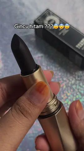 Takut tngk warna dia mula ii ...  #lounanoess #blacklipstick #blackmagiclipstick ##moisturisinglipstick #racuntiktok   