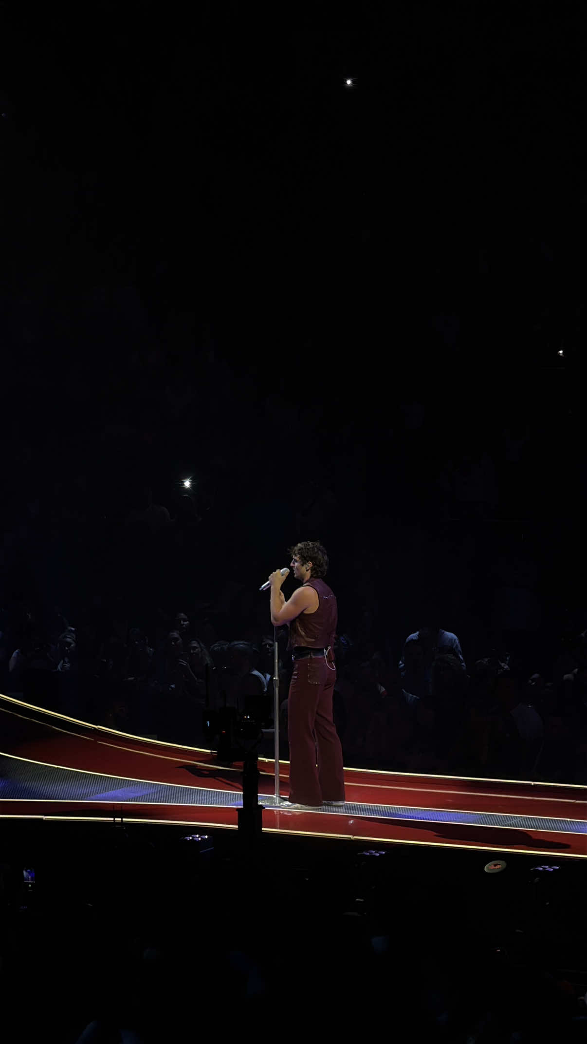 genuinely got chill from this cover. Benson Boone you SLAYED that 🔥🔥🔥 in Adele we trust 🫡 #bensonboone #bensonboonemusic #americanhearttour #adele #surprisesong 