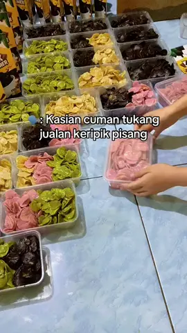 Padahal tukang keripik juga kalo rajin penghasilan nya bisa lebih dari umr🫣 #cemilanenakmurah #keripikpisanglumer #fyp #keripikpisang #banana 