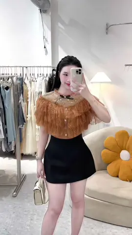 Mình chọn sống tử tế với tất cả mọi người.   Không phải vì họ là ai, mà vì mình là ai 🖤