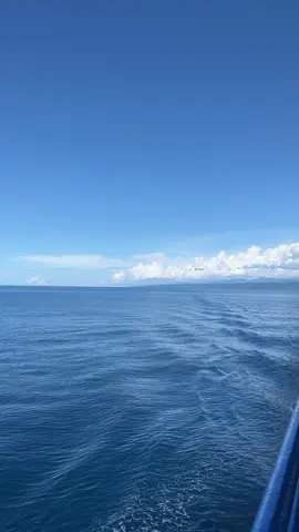 “Langit dan laut masih setia bertemu di cakrawala… sayangnya, kita tidak.” 🥴 #ternate_malukuutara #M#MengapaR#RonyParulianpengenfyp #fyp 