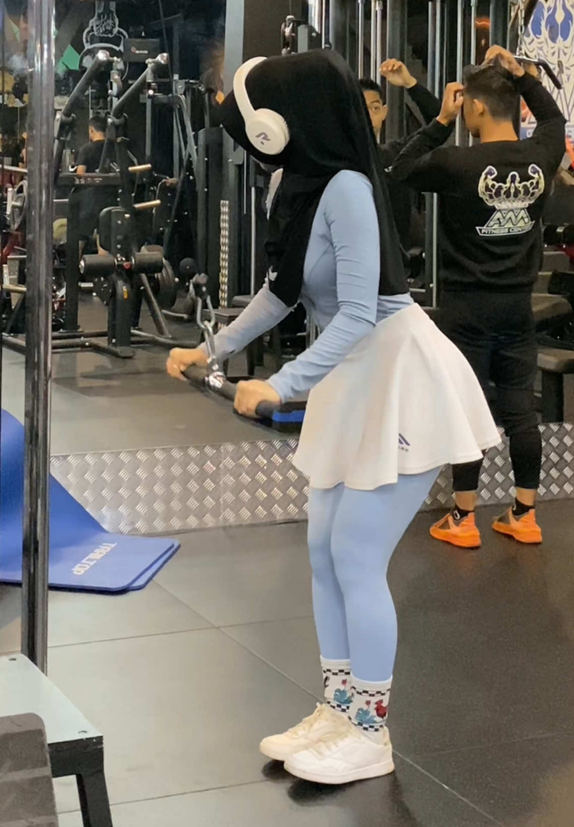 tipis tipis latihan shoulder😵‍💫 biar lebih kuat dan bertenaga aja