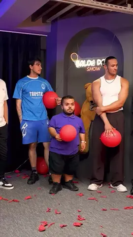 Anneci erkekten olur mu ? 👀 Yorumlara ❤️‍🔥🤣 Bide küçük balon vermişler 🎈😂😁 #balondateshow #balondate #ilkbakıştadate #alelaceledate #yeteneksizsizsiniz