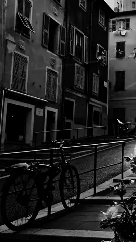 Sois pour toi-même, car tout le monde est une histoire qui finit un jour. . . . #ekhtiyar  #citationtriste  #citationtiktok  #citationsad 