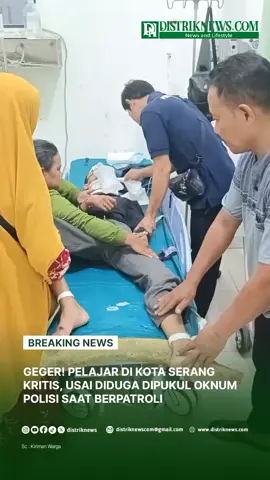 DISTRIK NEWS - Pelajar di Kota Serang, Violent Casttilo (16), mengalami kecelakaan serius hingga koma setelah diduga menjadi korban kekerasan oknum polisi yang sedang berpatroli. Peristiwa ini terjadi pada Minggu, 24 Agustus 2025 dini hari kemarin di Jalan Syekh Nawawi Al Bantani, Kelurahan Cilaku, Kecamatan Curug, Kota Serang. Korban terjatuh dari motor dan mengalami cedera kepala berat usai diduga dipukul menggunakan helm oleh anggota polisi.  Saat ini, Violent masih dirawat intensif di RSUD Banten dalam kondisi kritis. Menurut penuturan teman-teman Violent, saat perjalanan pulang, mereka dihadang oleh dua motor patroli polisi. “Anak saya dihadang, lalu katanya dipukul pakai helm. Setelah itu jatuh dan langsung tidak sadar,” kata Benny saat ditemui, Senin, 25 Agustus 2025. Selengkapnya baca di website Distrik News, https://www.distriknews.co #distriknews #pelajar #kotaserang #polisi #fyp 