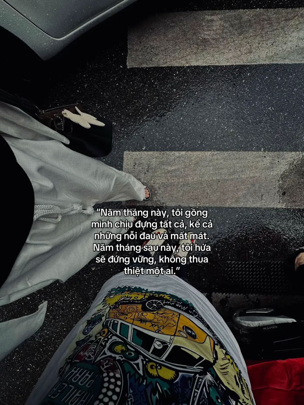 “Năm tháng này, tôi gồng mình chịu đựng tất cả, kể cả những nỗi đau và mất mát. Năm tháng sau này, tôi hứa sẽ đứng vững, không thua thiệt một ai.”#xh #tâmtrạng 